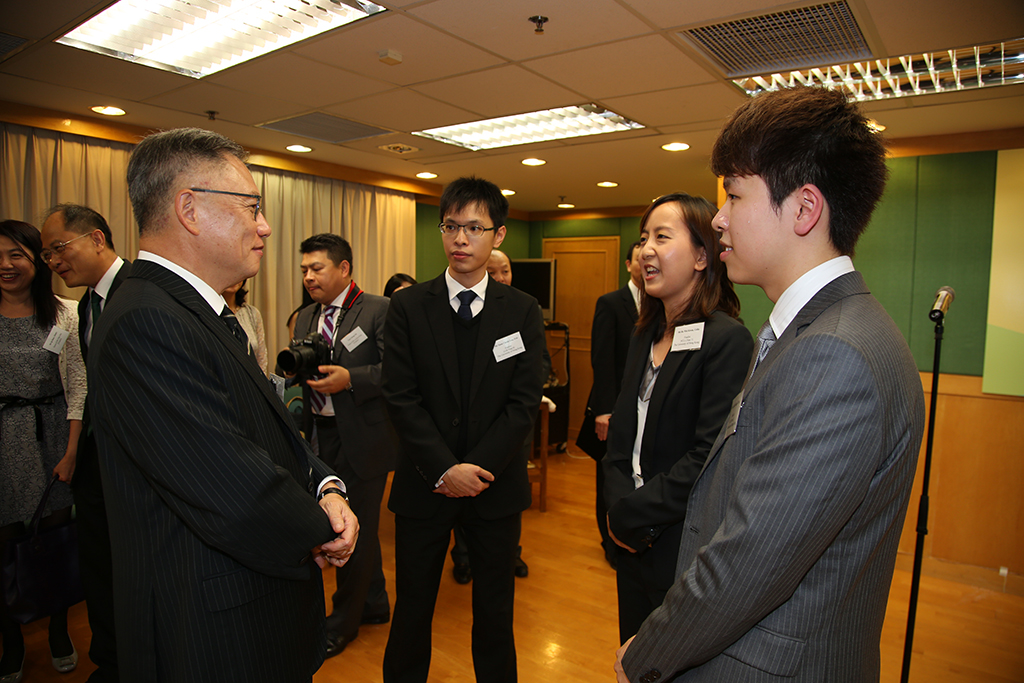 終審法院常任法官鄧國楨與各得獎者