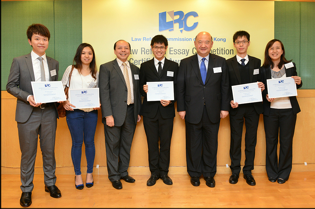 The Hon Chief Justice Geoffrey Ma, Solicitor General (Mr Frank Poon) and finalists