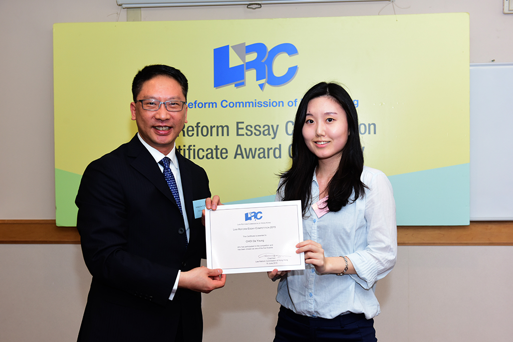 Mr Rimsky Yuen, SC, LRC Chairman, awarded a certificate to Miss Choi Da Young