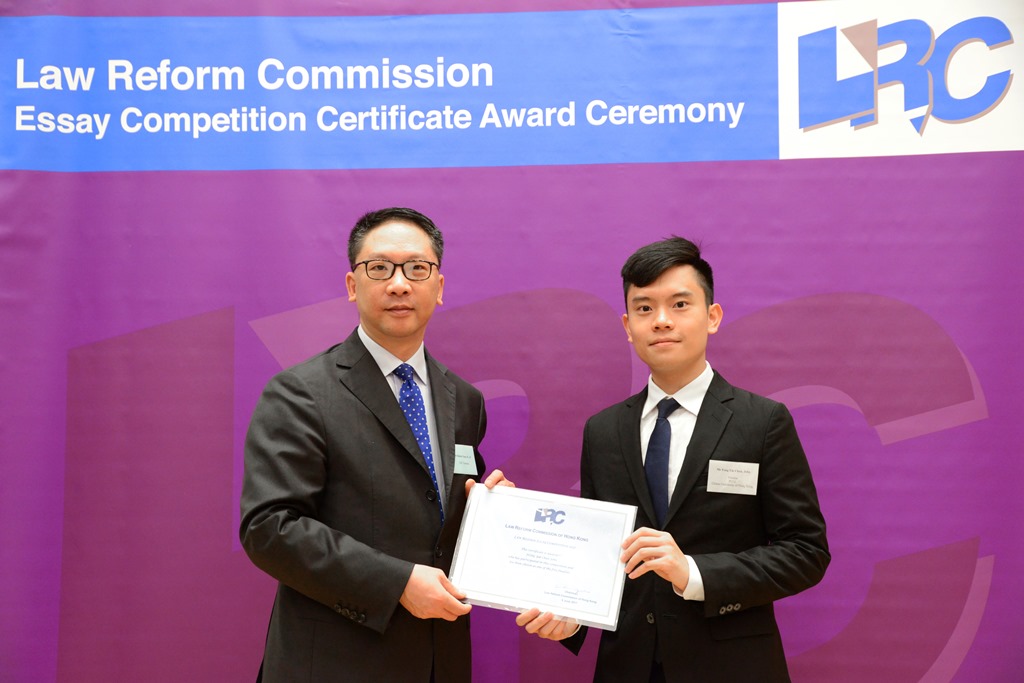 Mr Rimsky Yuen, SC, LRC Chairman, awarded a certificate to Mr Fong Yik Chun John