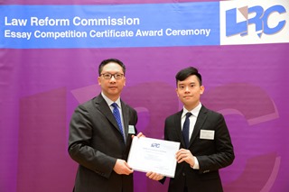 Mr Rimsky Yuen, SC, LRC Chairman, awarded a certificate to Mr FONG Yik Chun John