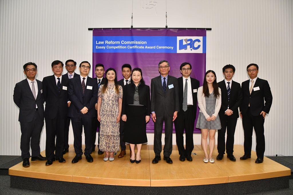 Ms Teresa Cheng, SC, The Hon Mr Justice Cheung, sponsors of the competition and finalists