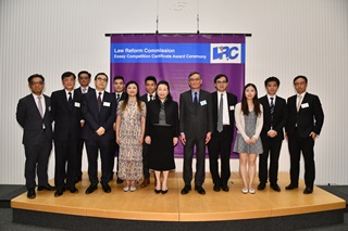 Ms Teresa Cheng, SC, The Hon Mr Justice Cheung, sponsors of the competition and finalists