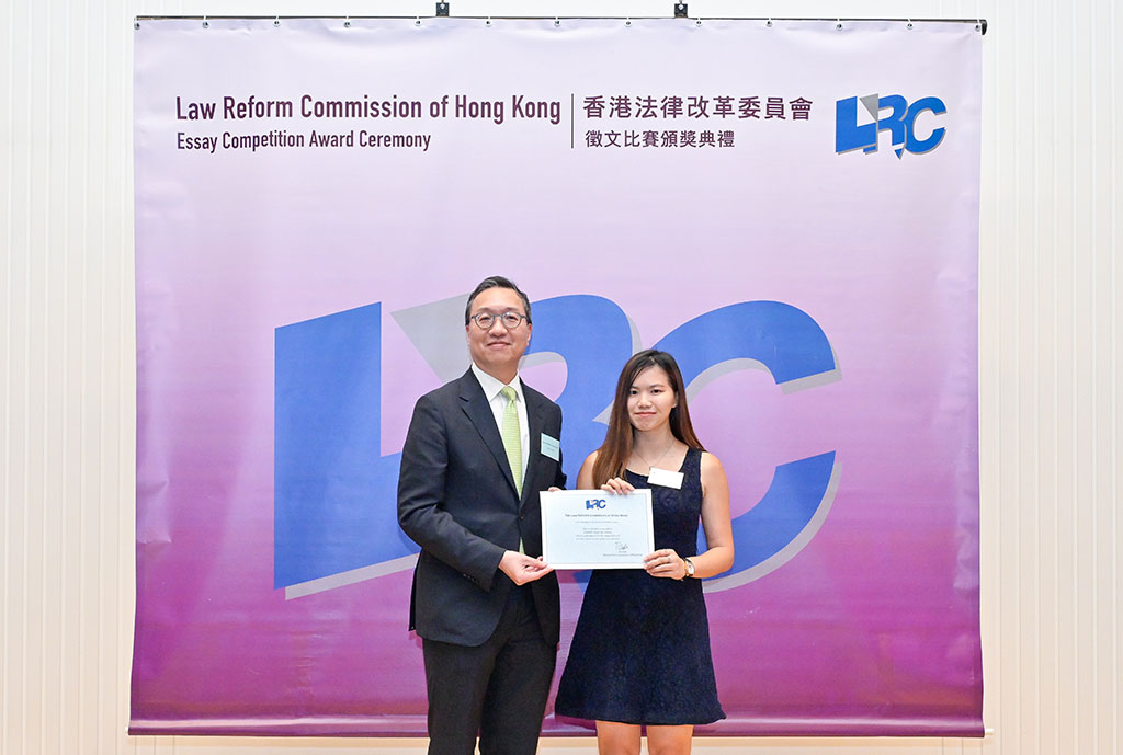 Mr Paul Lam, SC awarded a certificate to Ms Cheung Cheuk Yin Tammy